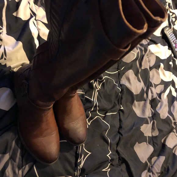 Boots - Picture 3 of 5